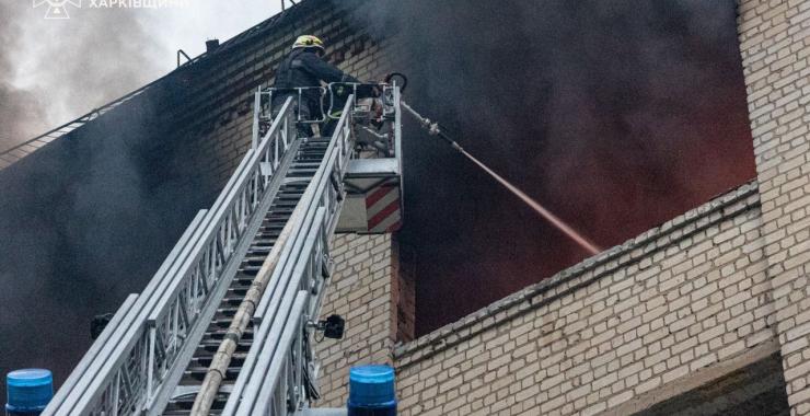 Бійці ДСНС загасили усі пожежі у Харкові після обстрілів росіян