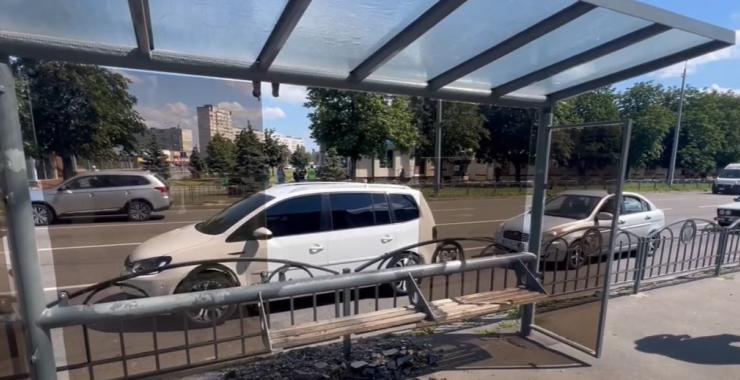 Безпілотник влучив у зупинку транспорту в Харкові