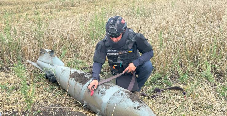 На полі поблизу Куп’янська аграрії виявили авіабомбу