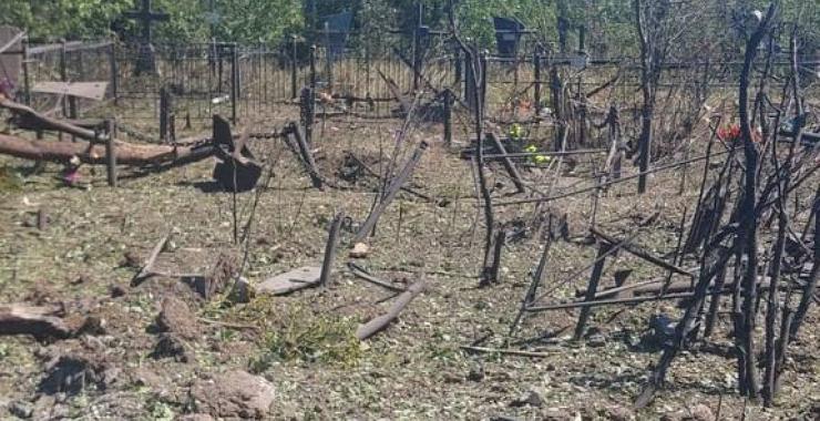 Через обстріл у передмісті Харкова загорілось кладовище