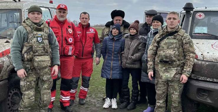 "Білі янголи" вивезли з-під обстрілів на Харківщині свідка Другої світової