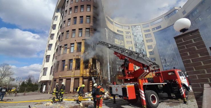 Наслідки катастрофічні: росіяни пошкодили 25 споруд у Харкові за добу