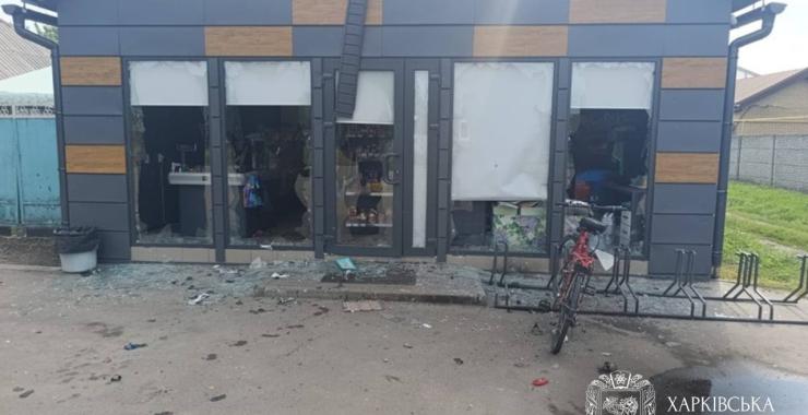Росіяни обстріляли птахоферму, підприємство та АЗС на Харківщині