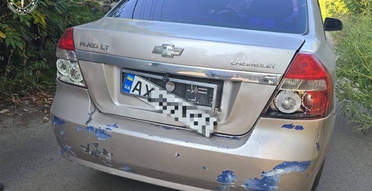 Російський дрон влучив неподалік автівки поблизу Харкова