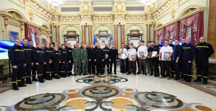 Президент нагородив водія з Харкова та курсанта ХНУВС за порятунок людей