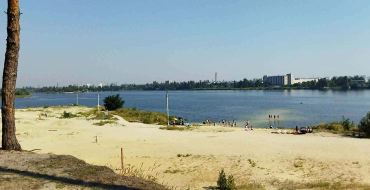 Волонтери кличуть харків'ян прибирати сміття на пляжі