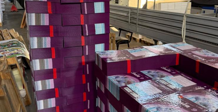 Харківські школярі почали отримувати підручники, які вдруге друкують після атаки РФ