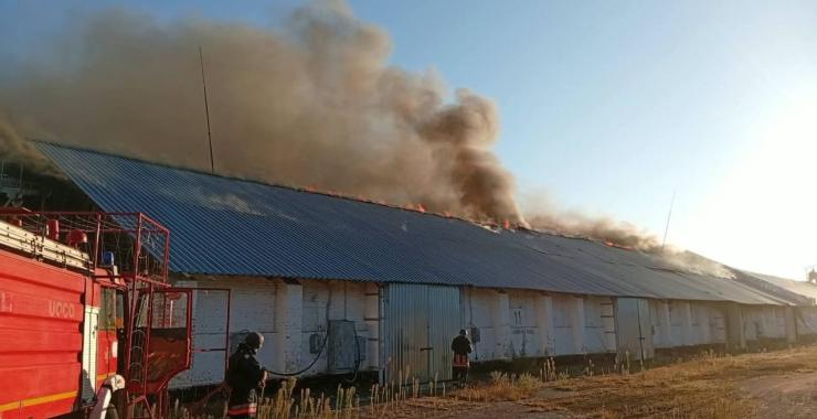 У Харкові росіяни атакували автівку, в області — склади
