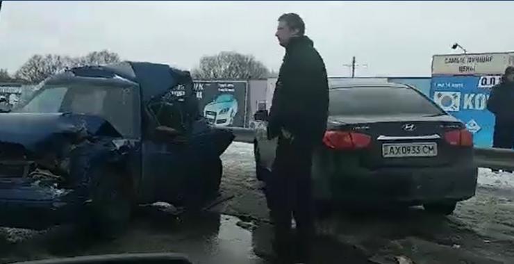 фура протаранила семь машин.jpg