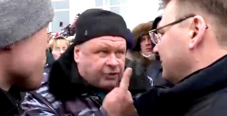 родители напали на чиновника в ПОдмосковье