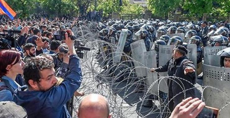В Ереване продолжаются массовые протесты. Фото: kor.ill.in.ua