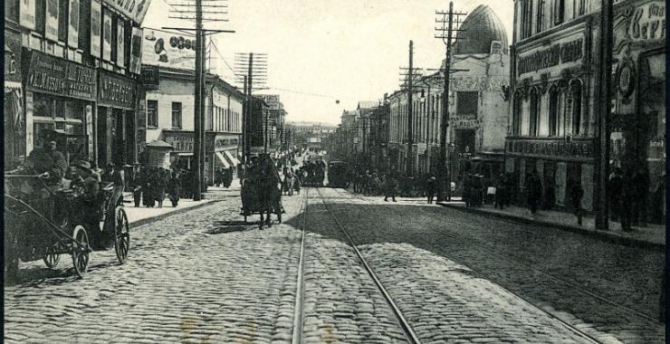 На Московской улице в 1918 году было три кинотеатра - "Мишель", "Модерн" и "Аполло", с введением в городе осадного положения они закрывались.