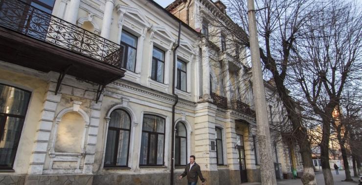 В советские времена в доме Файнберга была гостиница "Первомайская", переименованная в комплекс "Славия".