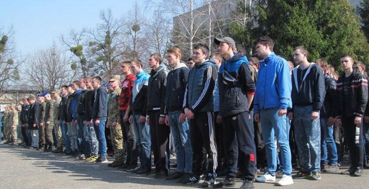 В Харьковской области на службу призвали более 8000 юношей