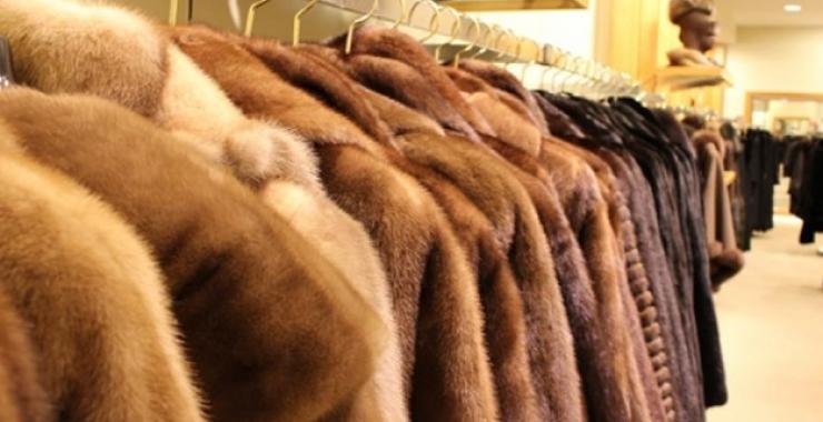 Харьковчанка наворовала шуб из торгового центра на 100 тысяч гривен. Фото: vi.ill.in.ua