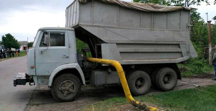 В Харьковской области мужчина подшофе угнал грузовик. Фото: ГУНП