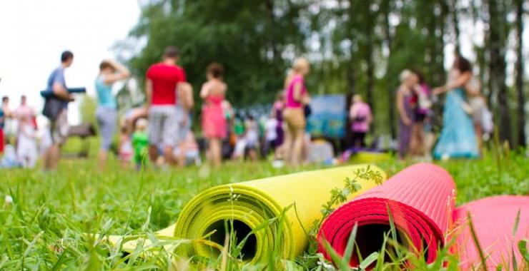 В Харькове отпразднуют Международный день йоги. Фото: yogabuk.com