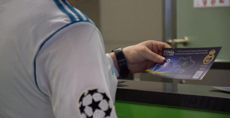 Болельщики покидали Украину на самолетах и автотранспорте.