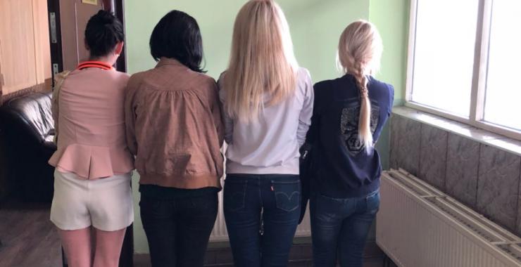 Пограничники задержали иностранца, который пытался вывезти четырех украинок за границу. Фото: Госпогранслужба Украины