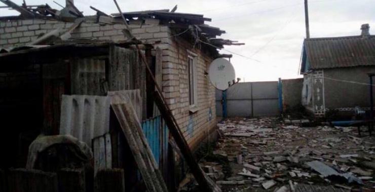 В Троицком под обстрела боевиков попала семья, два человека погибли. Фото: РБК УКраина