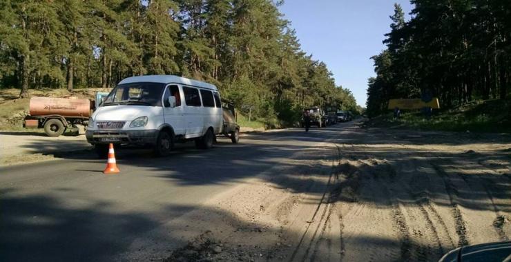 На трассе Р-78 еще много ям, но она уже похожа на дорогу. Фото: Дмитрий Булах / Facebook
