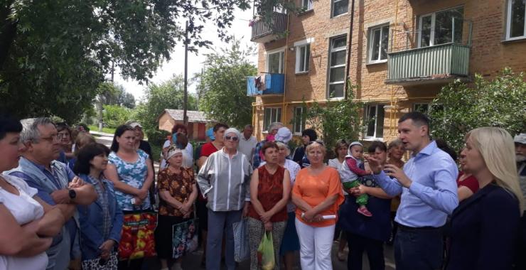 Роман Семенуха встретился в Балаклее с местными жителями. Фото: Яна Довгань.