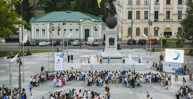 Учителя со всей Украины установили национальный рекорд в Харькове. Фото: Кjнстантин Чегринский / KHARKIV TodayУчителя со всей Украины установили национальный рекорд в Харькове. Фото: Кjнстантин Чегринский / KHARKIV Today