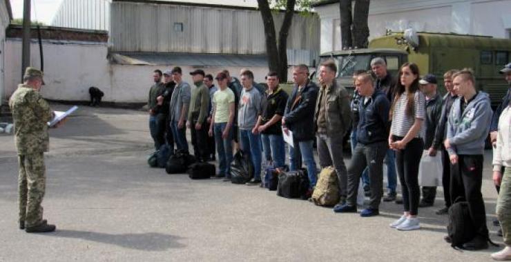 В Харьковской области около 1000 человек подписали контракт на службу в армии. Фото: kharkivoda.gov.ua