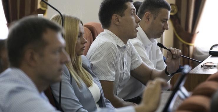Сергей Могила попросил разобраться, почему людям начали массово отказывать в получении помощи. Фото: KHARKIV Today.