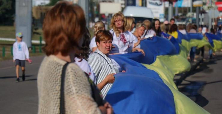 В Киеве развернули самый длинный флаг.