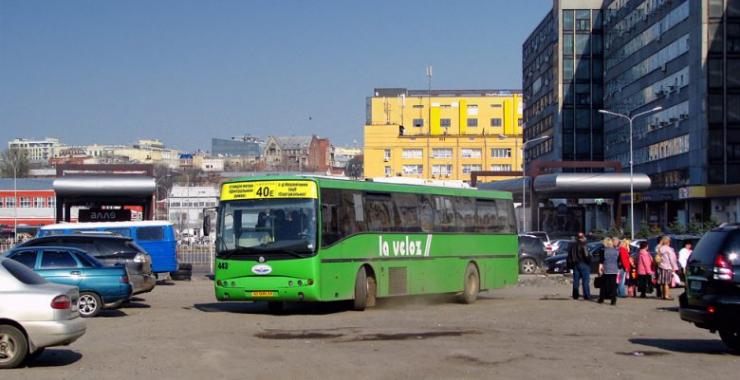 На Центральном рынке автобус наехал на женщину