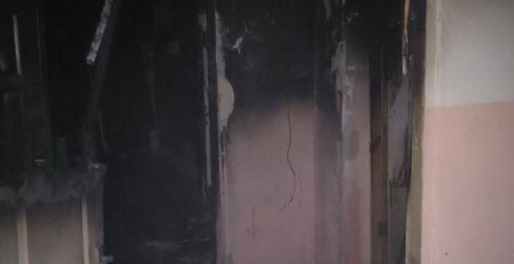 Во время пожара в пятиэтажке два человека пострадали, одна женщина задохнулась.
