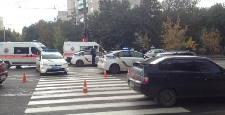 В Харькове полицейский "Приус" попал в ДТП. Фото: соцсети