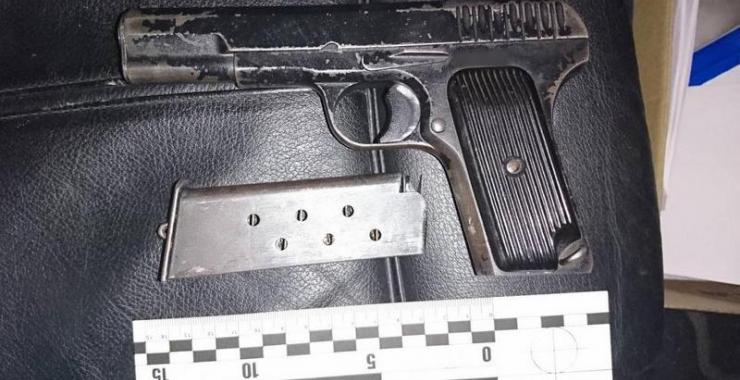 В Харькове задержали банду, ограбившую мужчину на 50 тысяч долларов.