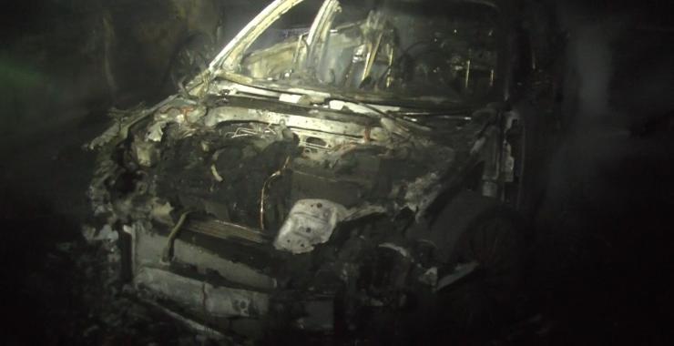 В центре Харькова ночью горели автомобили. Фото: ГСЧС в Харьковской области