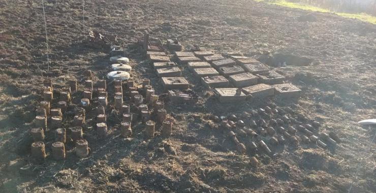 В частном дворе в Чугуевском районе нашли более 200 боеприпасов