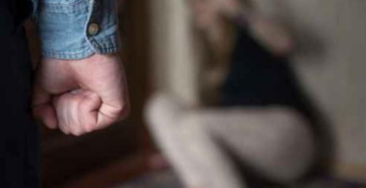 Подозреваемого в изнасиловании несовершеннолетней падчерицы взяли под стражу