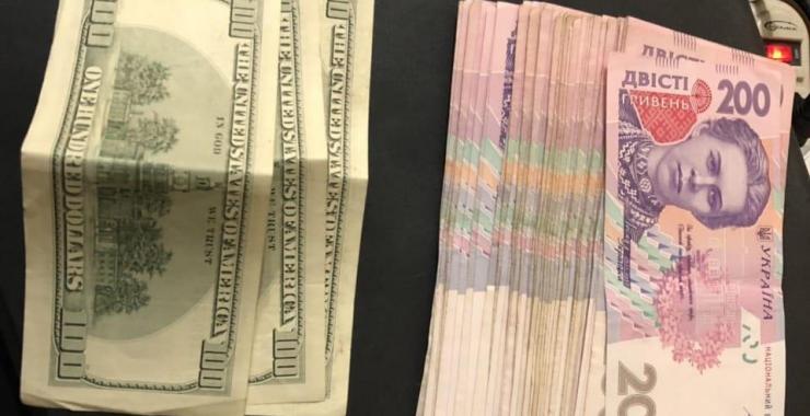 На Салтовке иностранец украл у харьковчанина более 600 долларов.