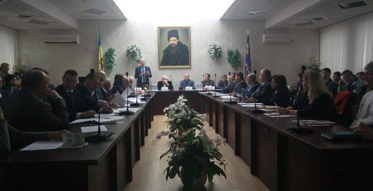 участники круглого стола "Управление безопасностью дорожного движения в Украине" обсудили проблемы и перспективы их решения. Фото: KHARKIV Today