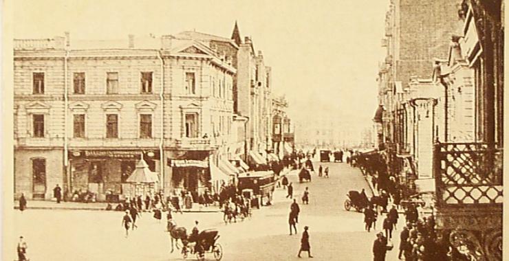 Здание на Сумской, 10 (на фото слева), где находилось кафе "Ренессанс" и азартный клуб