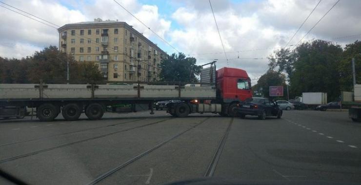 На опасном перекрестке очередное ДТП.