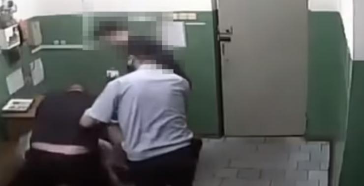 После избиения пассажира в метро за полицейскими будет следить видеокамеры
