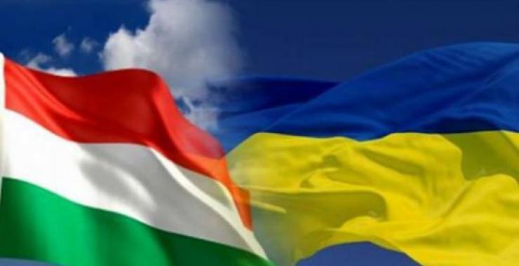 Украина и Венгрия выслали своих консулов после скандала с раздачей паспортов в Береговом. Фото: odnarodyna.org