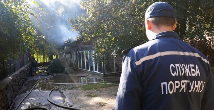 В Черкасском зоопарке загорелся павильон с птицами.