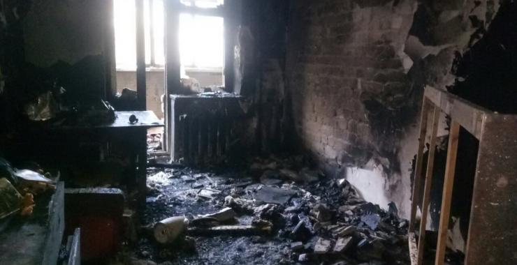 В Балаклее из горящего дома эвакуировали 29 человек. Фото: ГСЧС в Харьковской области