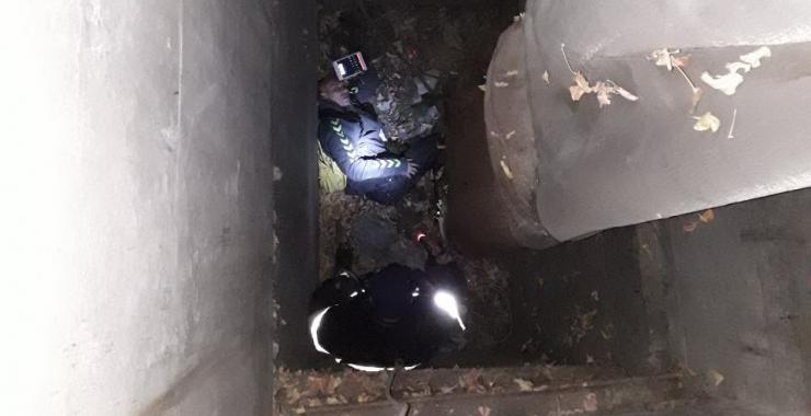 В Индустриальном районе спасатели достали мужчину из восьмиметрового колодца