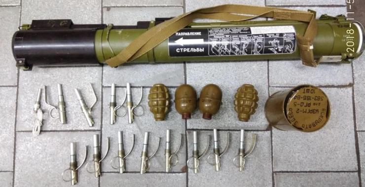 В харьковском метро задержали военного с арсеналом гранат