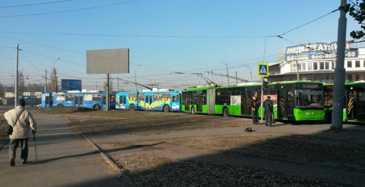 На Московском проспекте остановилось движение троллейбусов. Фото: ХХ