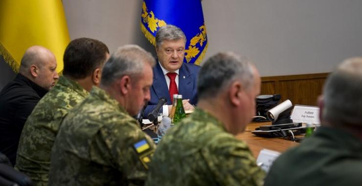 Порошенко ввел военное положение в Украине с 14.00 часов 26 ноября