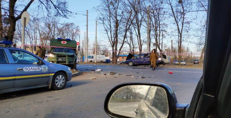 В Харькове автомобиль Нацгвардии попал в аварию: есть пострадавшие